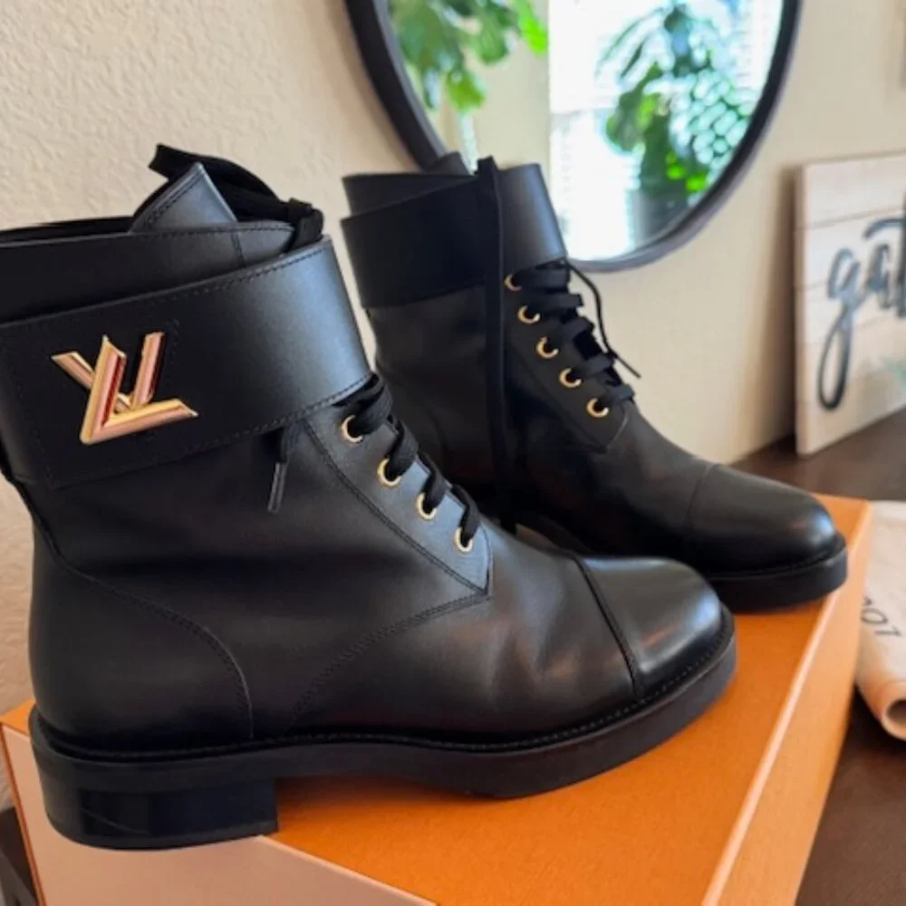 Louis Vuitton Women's Wonderland Flat Ranger Boots Leather - Picture 11 of 11
